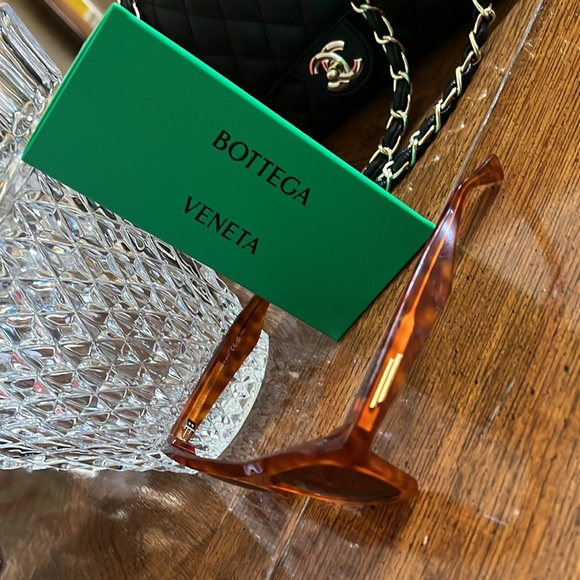 Iconic and beautiful Bottega Veneta sunglasses! main image 7